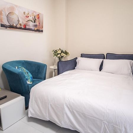 Port City Haifa - Luxury Apartments 50 Mtrs From The Beach Bagian luar foto