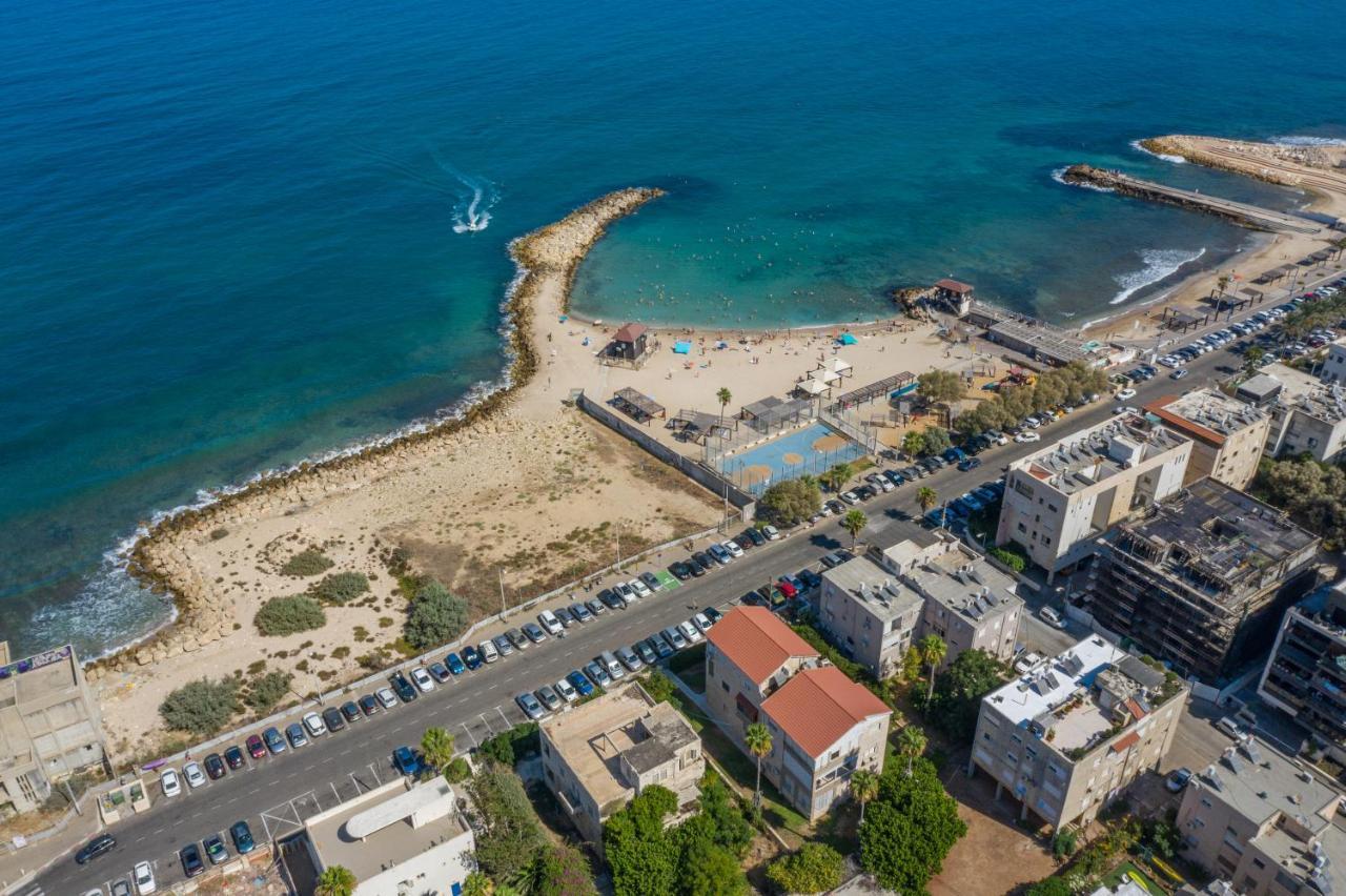 Port City Haifa - Luxury Apartments 50 Mtrs From The Beach Bagian luar foto