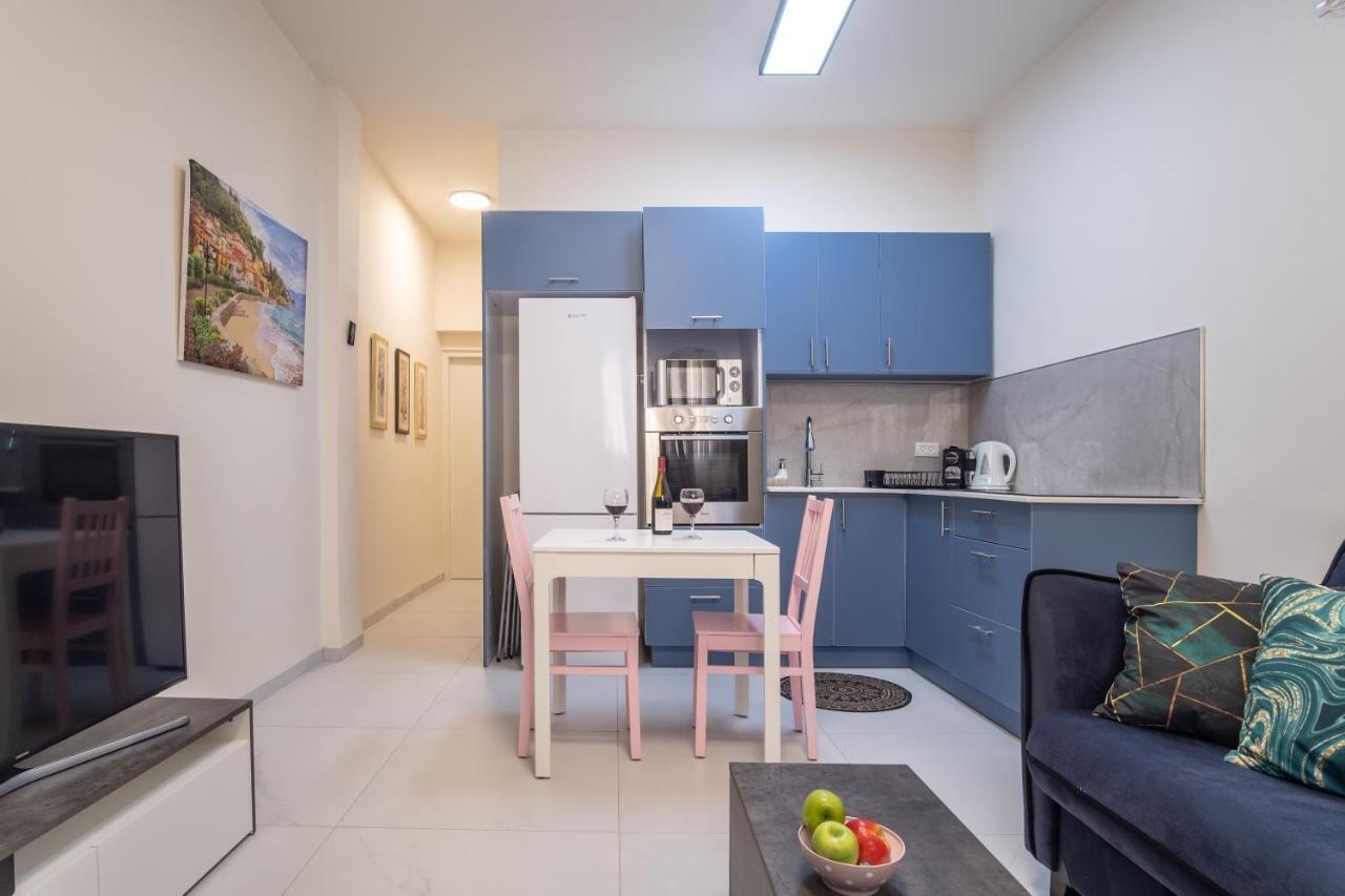 Port City Haifa - Luxury Apartments 50 Mtrs From The Beach Bagian luar foto