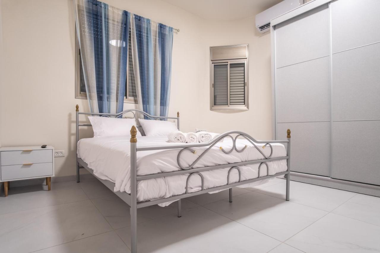 Port City Haifa - Luxury Apartments 50 Mtrs From The Beach Bagian luar foto
