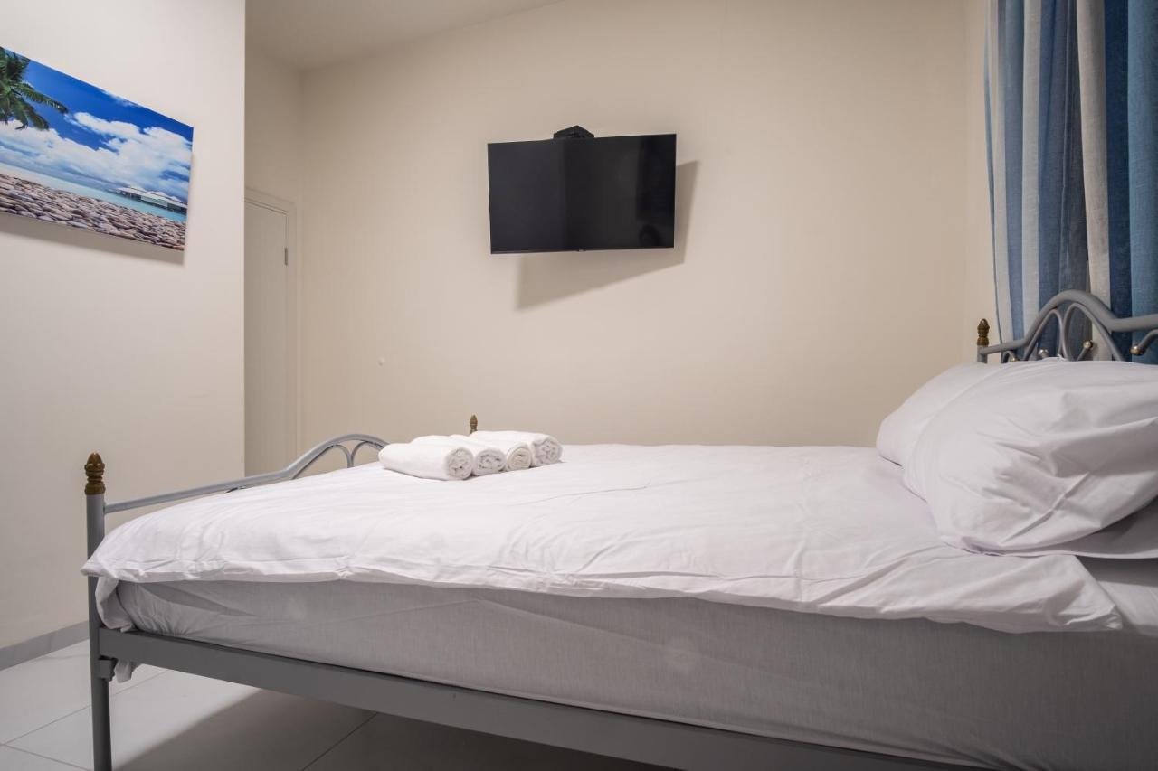 Port City Haifa - Luxury Apartments 50 Mtrs From The Beach Bagian luar foto